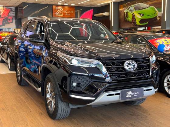 TOYOTA HILUX SW4 2.8 D-4D TURBO DIESEL SRX 7L 4X4 AUTOMÁTICO TOYOTA HILUX SW4 2.8 D-4D TURBO DIESEL SRX 7L 4X4 AUTOMÁTICO
